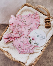 Load image into Gallery viewer, Pink Wattle Topknot