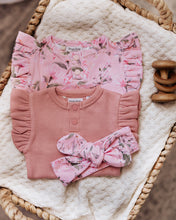 Load image into Gallery viewer, Pink Wattle Topknot