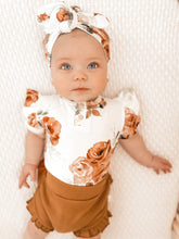 Load image into Gallery viewer, Rosebud Topknot