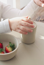 Load image into Gallery viewer, Cup with straw silicone 2-pack – Rose/Feather grey