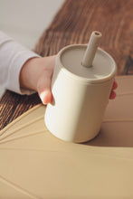 Load image into Gallery viewer, Cup with straw silicone 2-pack – Brown/Feather grey