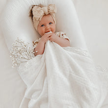 Load image into Gallery viewer, White Ruffle Knit Blanket