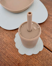Load image into Gallery viewer, Cup with straw silicone 2-pack – Brown/Feather grey
