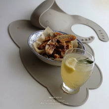 Load image into Gallery viewer, Silicone Bib-Vintage Bear