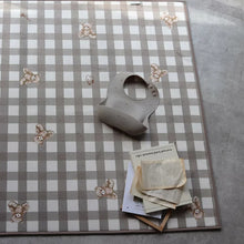 Load image into Gallery viewer, Silicone Bib-Vintage Bear