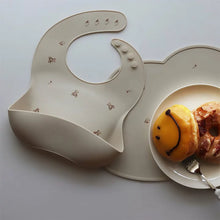 Load image into Gallery viewer, Silicone Bib-Vintage Bear