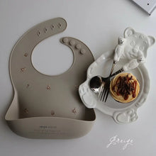 Load image into Gallery viewer, Silicone Bib-Vintage Bear