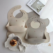 Load image into Gallery viewer, Silicone Bib-Vintage Bear