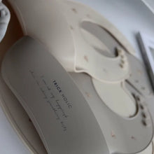 Load image into Gallery viewer, Silicone Bib-Vintage Bear