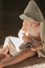 Load image into Gallery viewer, Hooded Towel- Shell