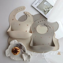 Load image into Gallery viewer, Silicone Bib-Vintage Bear
